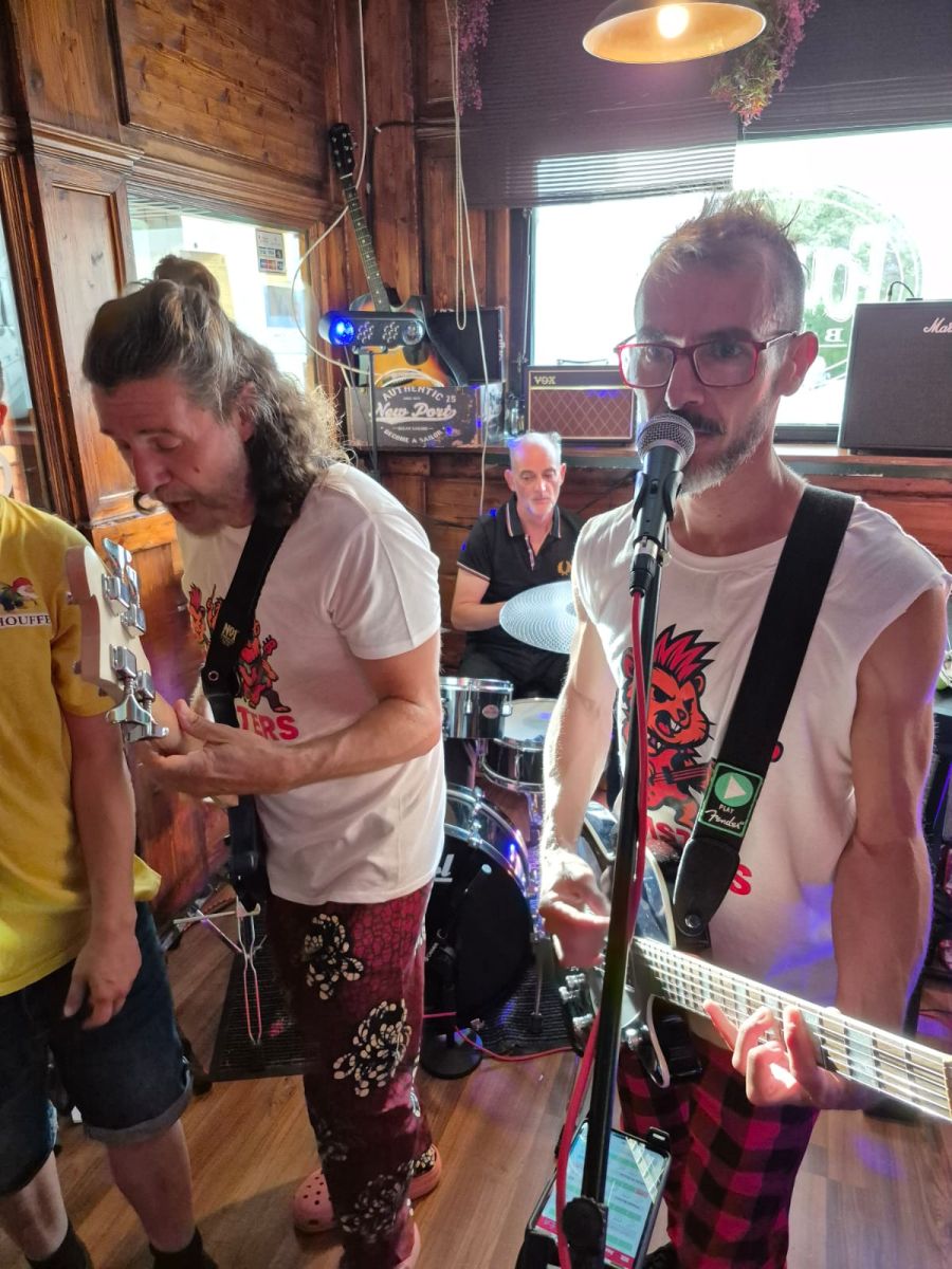 1 Junio 2025 - 18:00h - SHAMELESS (Carrer Esportista Juan Matos, 4) - ¡Empezamos!